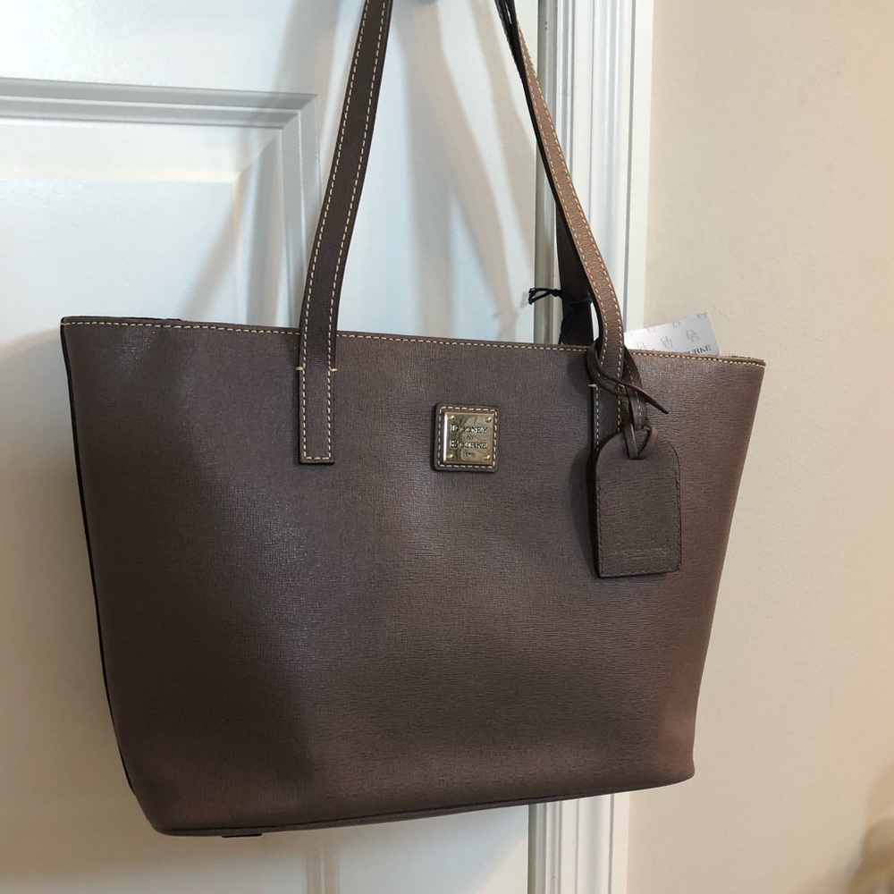 Dooney & Burke Tote/Handbag